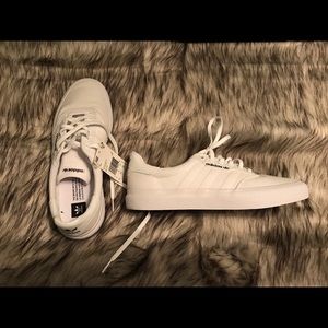 MENS All white Adidas 3mc Skateboard Sneakers